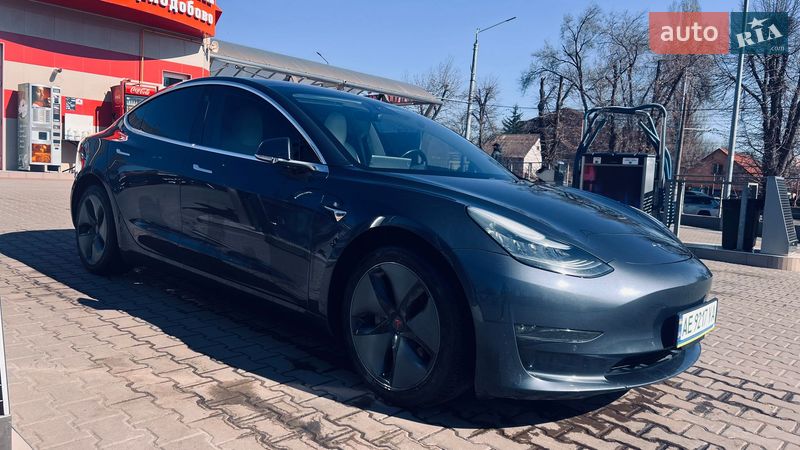 Седан Tesla Model 3 2018 в Дніпрі