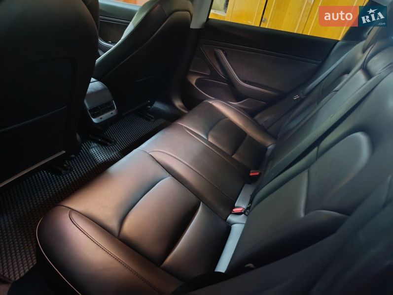 Седан Tesla Model 3 2019 в Киеве