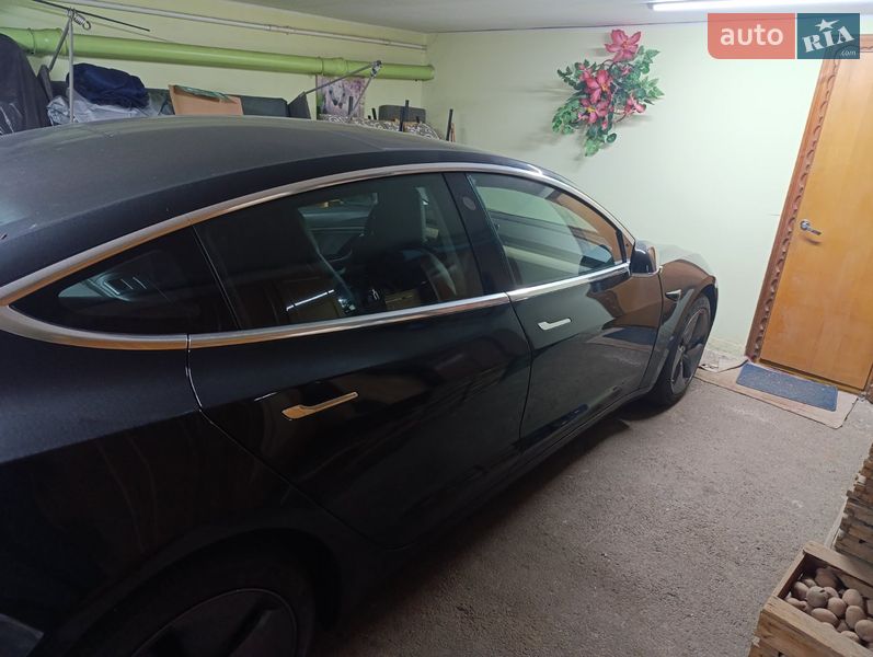 Седан Tesla Model 3 2019 в Киеве