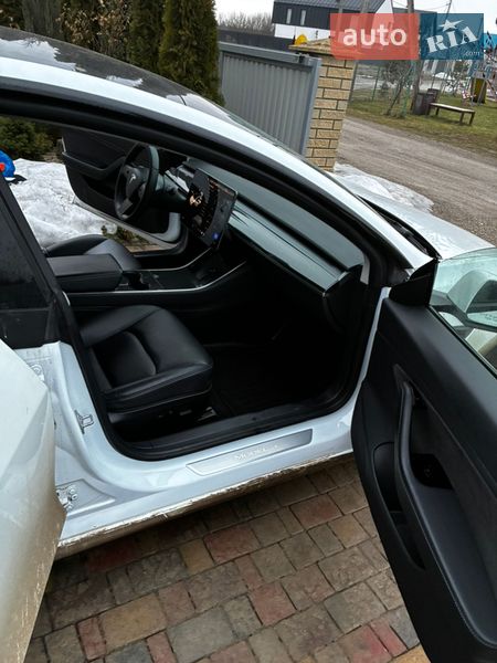 Седан Tesla Model 3 2019 в Ивано-Франковске