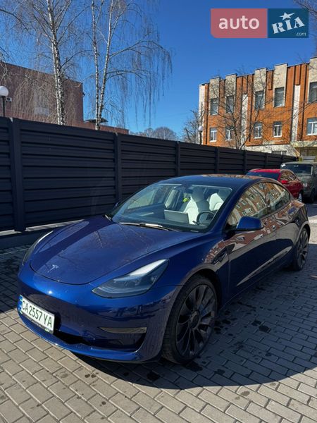 Седан Tesla Model 3 2023 в Черкассах