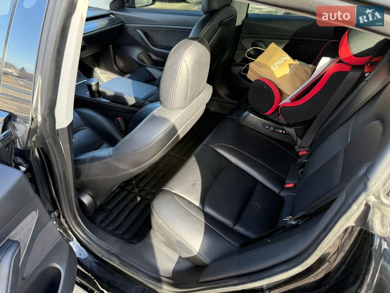 Седан Tesla Model 3 2021 в Звенигородке