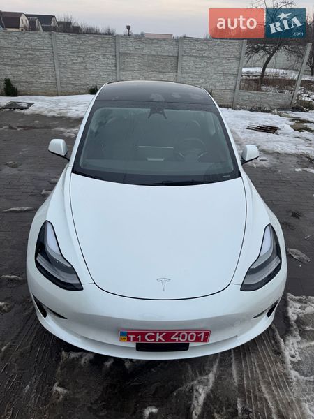 Седан Tesla Model 3 2022 в Новой Водолаге