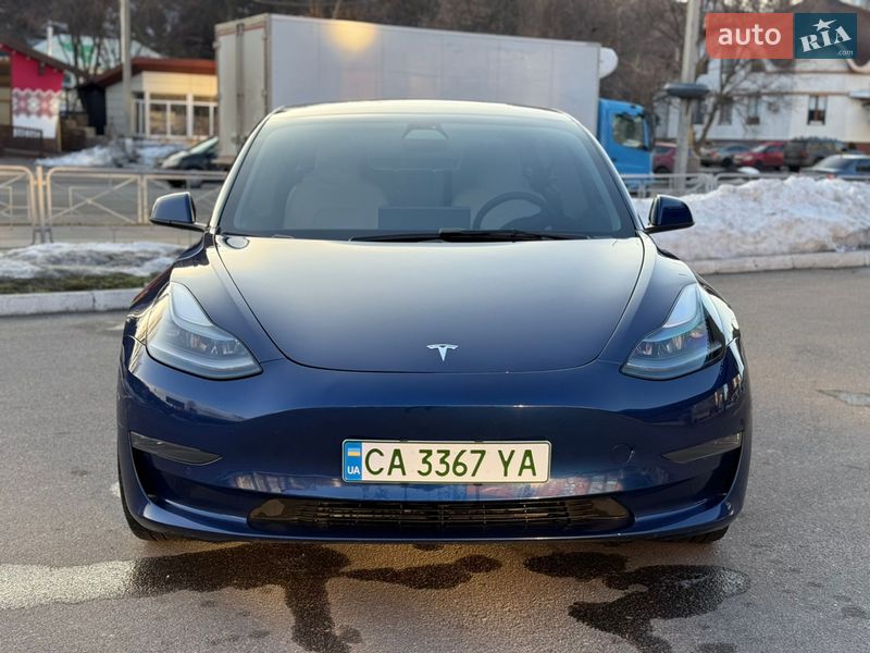 Седан Tesla Model 3 2022 в Черкасах