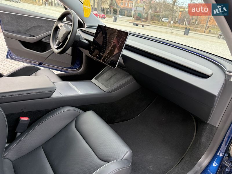 Седан Tesla Model 3 2024 в Львові