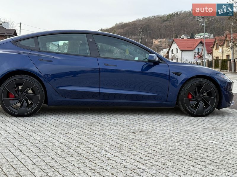 Седан Tesla Model 3 2024 в Львові