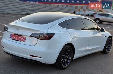 Седан Tesla Model 3 2020 в Ровно