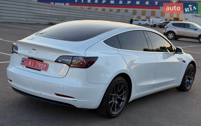Седан Tesla Model 3 2020 в Ровно
