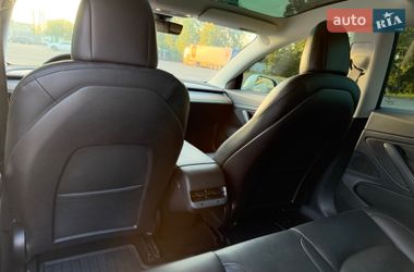 Седан Tesla Model 3 2020 в Ровно