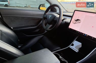 Седан Tesla Model 3 2020 в Ровно