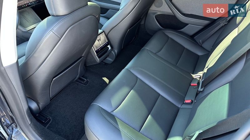 Седан Tesla Model 3 2025 в Тульчине