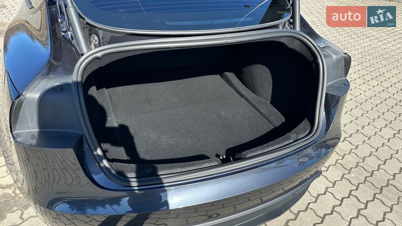 Седан Tesla Model 3 2025 в Тульчине