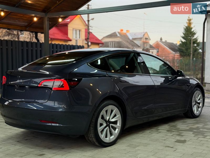 Седан Tesla Model 3 2022 в Львове