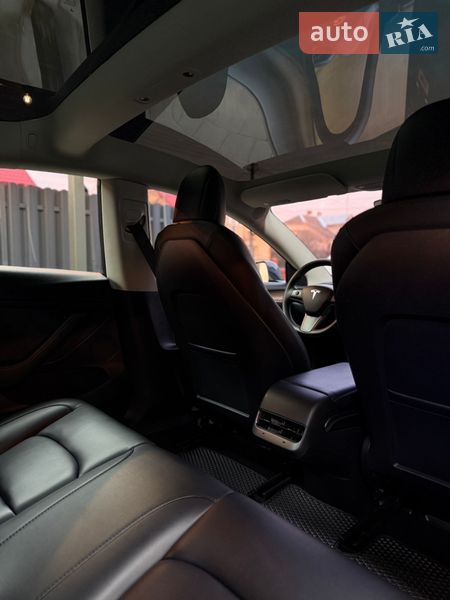 Седан Tesla Model 3 2022 в Львове