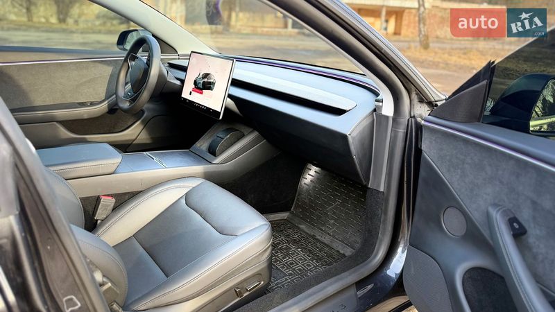 Седан Tesla Model 3 2024 в Новояворовске