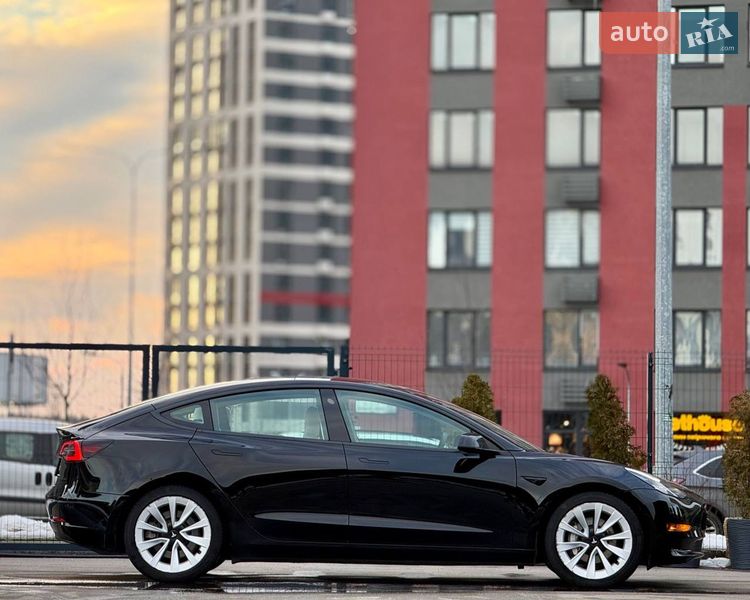 Седан Tesla Model 3 2022 в Києві