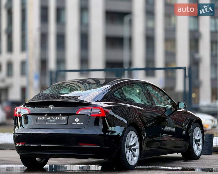 Седан Tesla Model 3 2022 в Києві