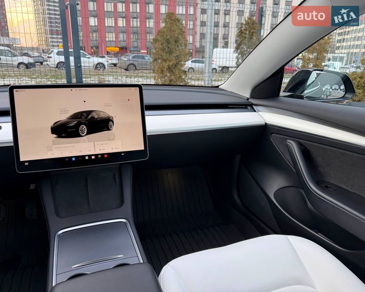 Седан Tesla Model 3 2022 в Києві