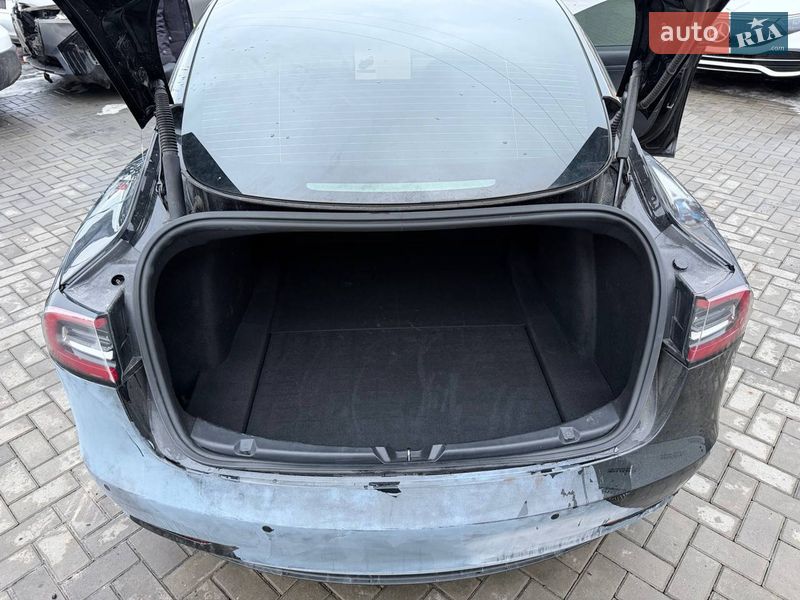 Седан Tesla Model 3 2020 в Луцке