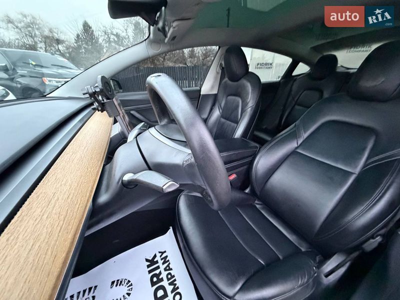 Седан Tesla Model 3 2020 в Луцке