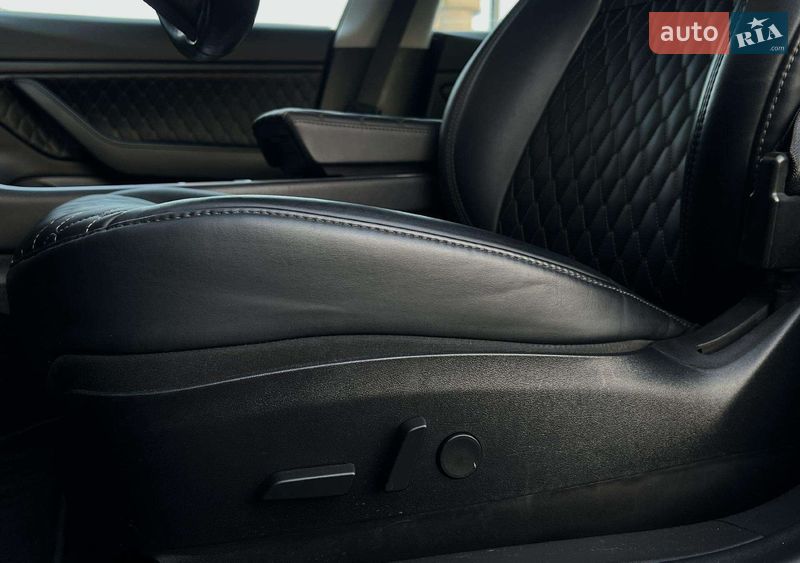 Седан Tesla Model 3 2019 в Ровно