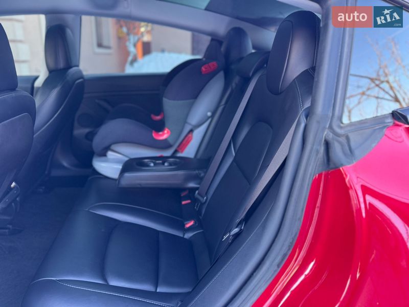 Седан Tesla Model 3 2021 в Ивано-Франковске