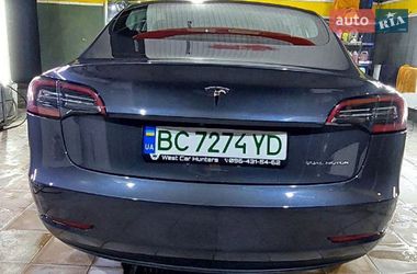 Седан Tesla Model 3 2018 в Львове