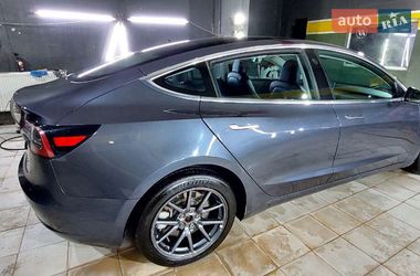 Седан Tesla Model 3 2018 в Львове