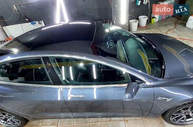 Седан Tesla Model 3 2018 в Львове