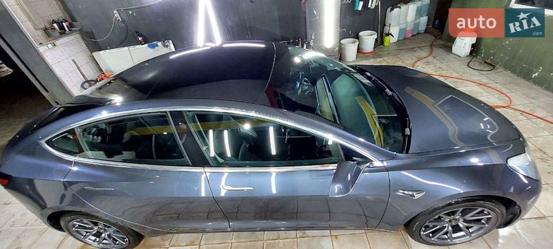 Седан Tesla Model 3 2018 в Львове