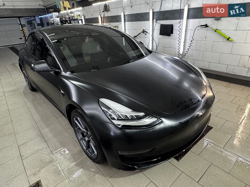 Седан Tesla Model 3 2020 в Киеве