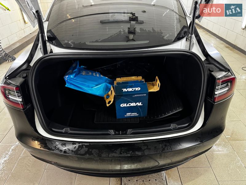 Седан Tesla Model 3 2020 в Киеве