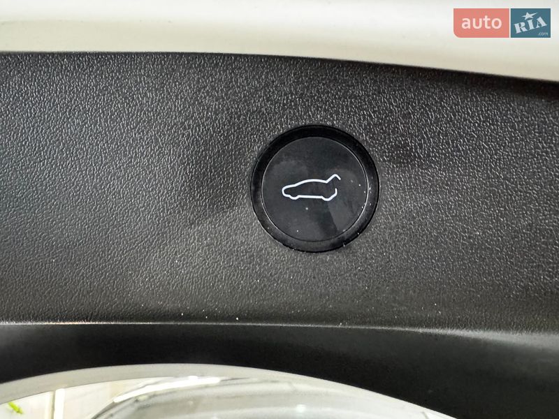 Седан Tesla Model 3 2020 в Киеве