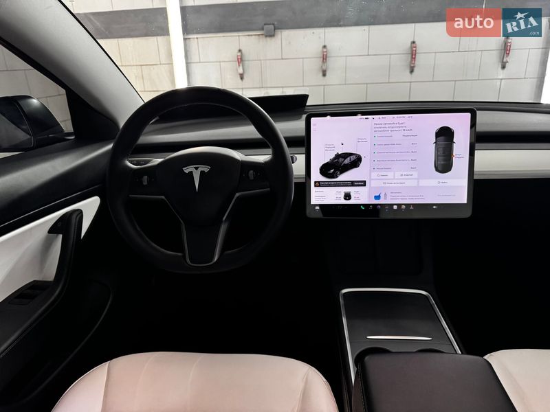 Седан Tesla Model 3 2020 в Киеве