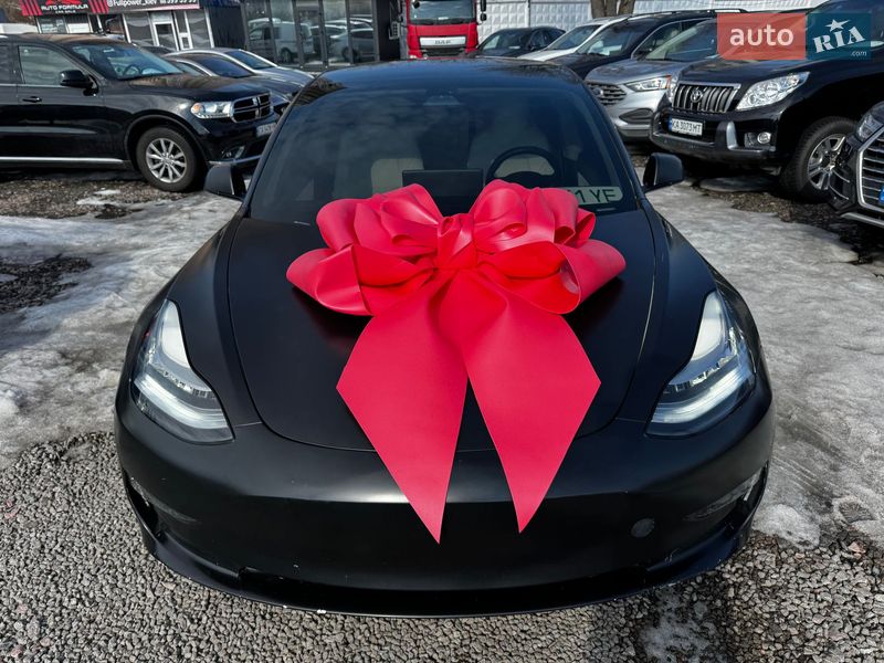 Седан Tesla Model 3 2020 в Киеве