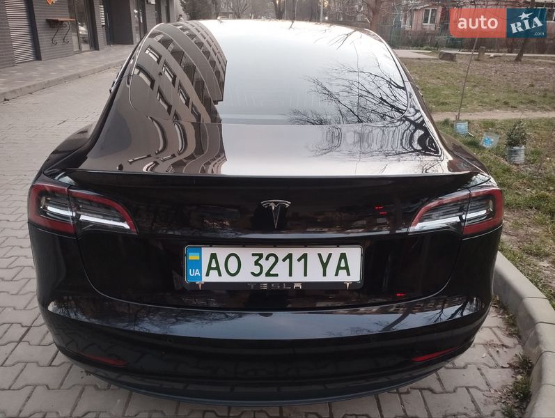 Седан Tesla Model 3 2019 в Ужгороде