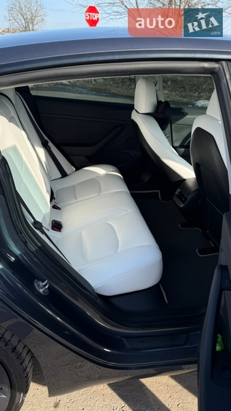 Седан Tesla Model 3 2022 в Тернополі