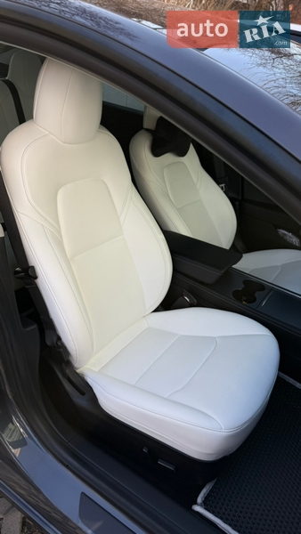 Седан Tesla Model 3 2022 в Тернополі