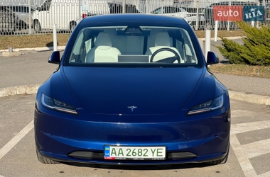 Седан Tesla Model 3 2024 в Киеве