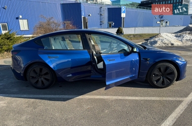 Седан Tesla Model 3 2024 в Киеве