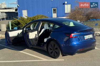 Седан Tesla Model 3 2024 в Киеве