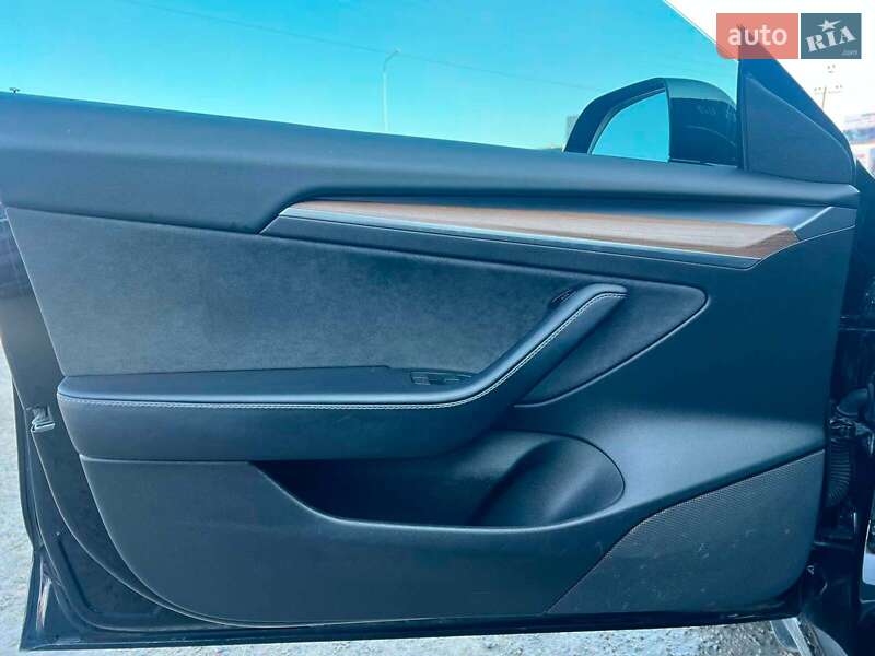 Седан Tesla Model 3 2022 в Львові