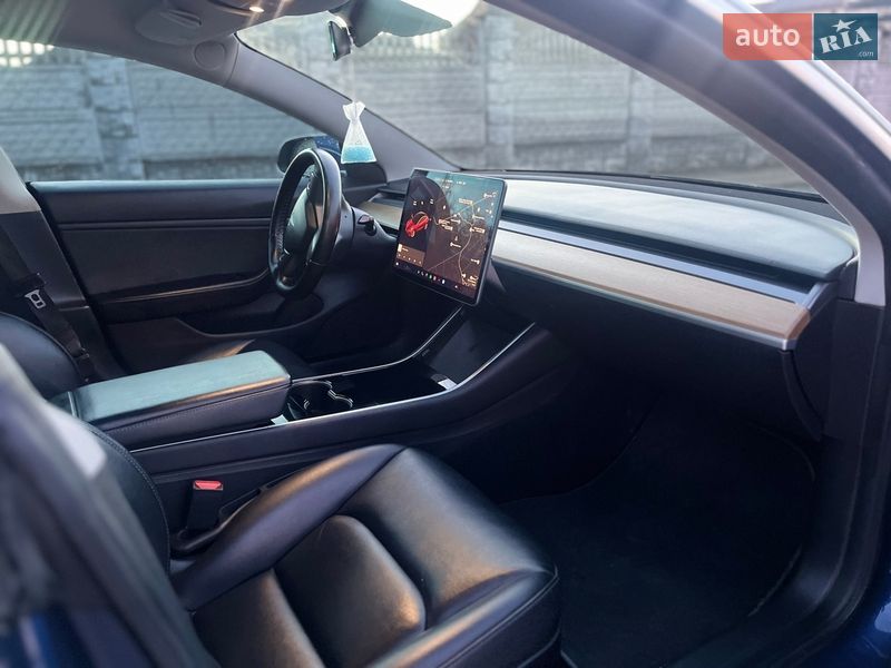 Седан Tesla Model 3 2019 в Стрые