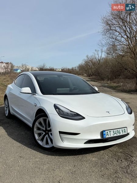 Седан Tesla Model 3 2019 в Ивано-Франковске