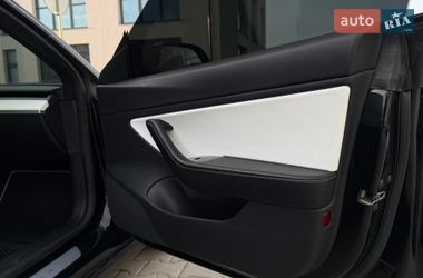 Седан Tesla Model 3 2018 в Калуше