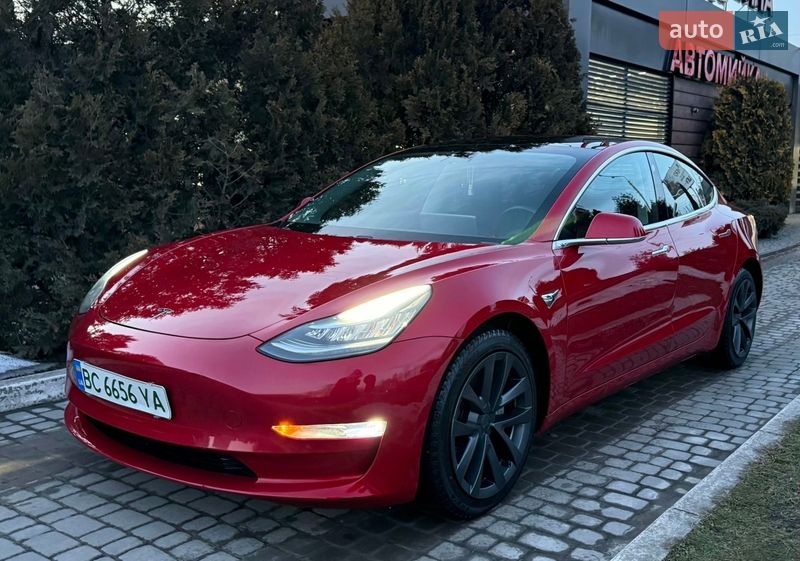 Седан Tesla Model 3 2020 в Львове