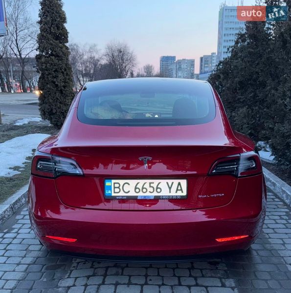 Седан Tesla Model 3 2020 в Львове