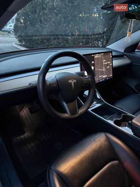 Седан Tesla Model 3 2020 в Львове