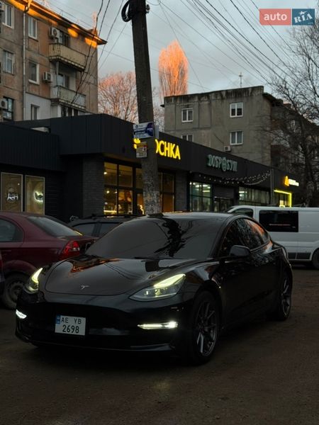 Седан Tesla Model 3 2021 в Каменском