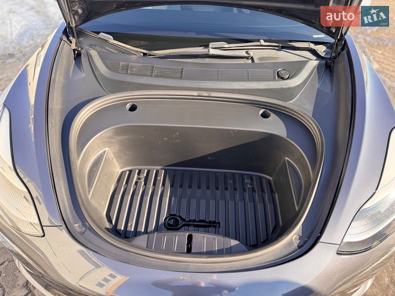 Седан Tesla Model 3 2022 в Львові